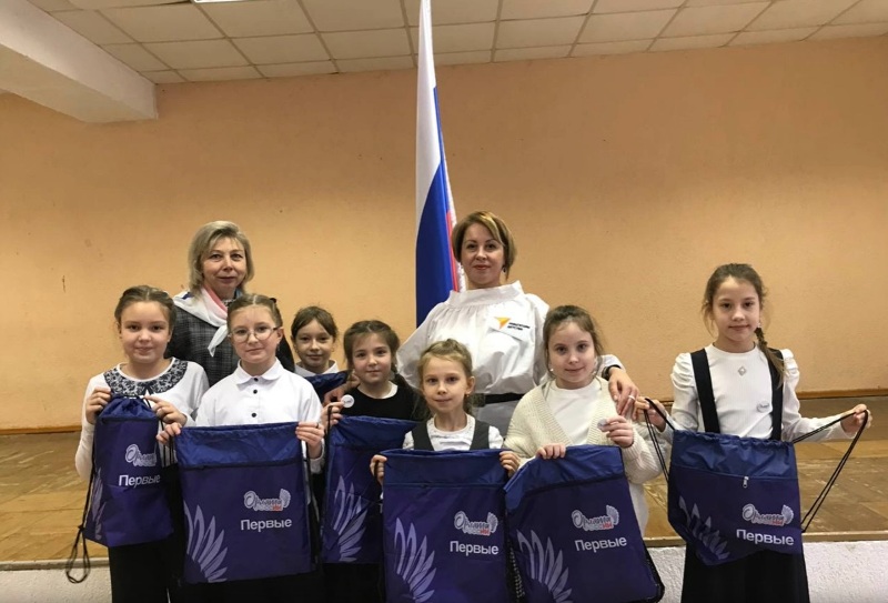 Сегодня в школе прошла торжественная церемония вручения значков участникам проекта &amp;quot;Орлята России&amp;quot;..
