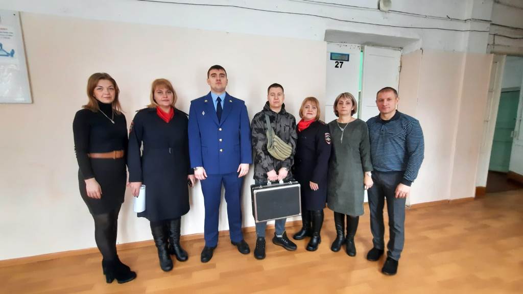 Единый день профилактики безнадзорности и правонарушений несовершеннолетних в школе.